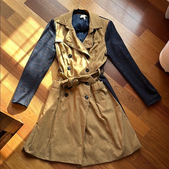 Anthropologie // Harlyn Tan Double-Breasted Trench Coat with Navy Plaid Detail - Picture 4 of 16
